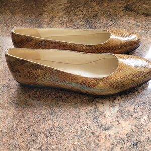 Salvatore Ferragamo snakeskin round toe Sz 9.5